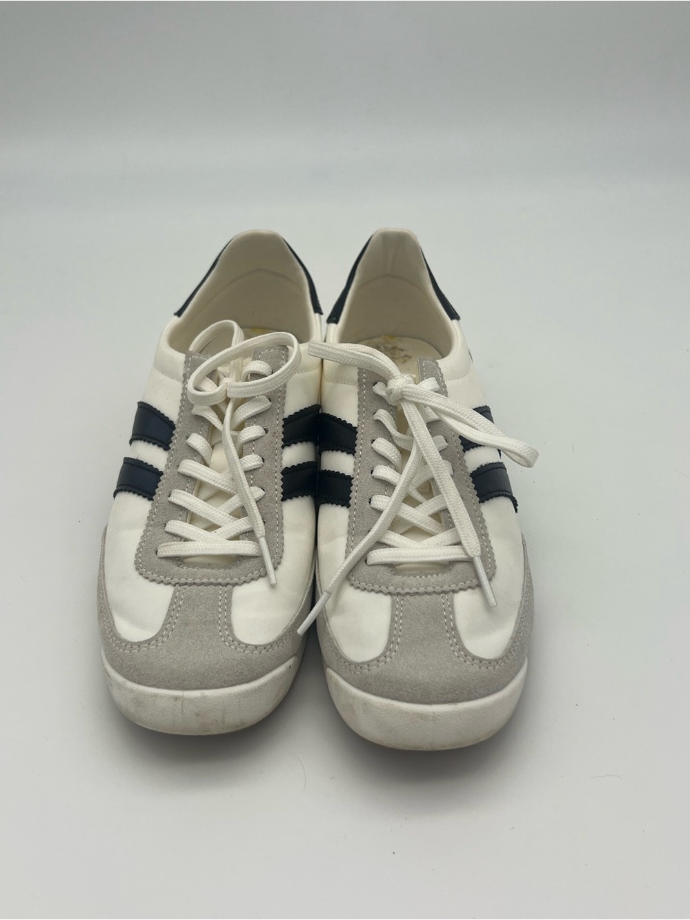 Madden Girl Womens size 7 Juniper sneakers classic shoes t toe sporty gym shoes - Picture 2 of 8